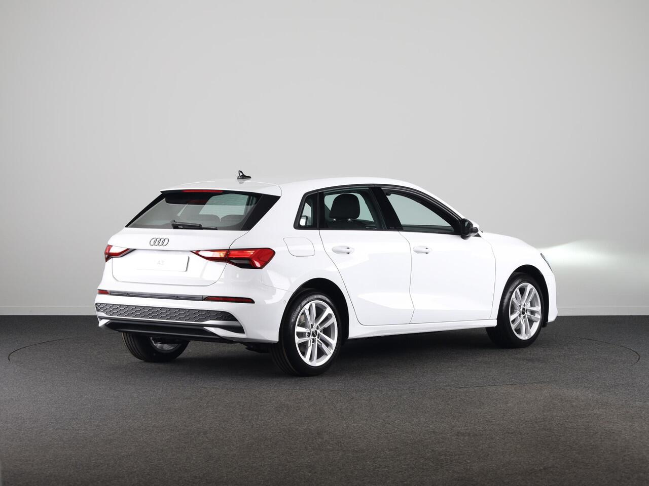 Audi A3 SPORTBACK Pro Line 40 TFSI e 204 pk | Parkeerhulp plus | Stoelverwarming voor | Automatische klimaatregeling | Audi smartphone interface |