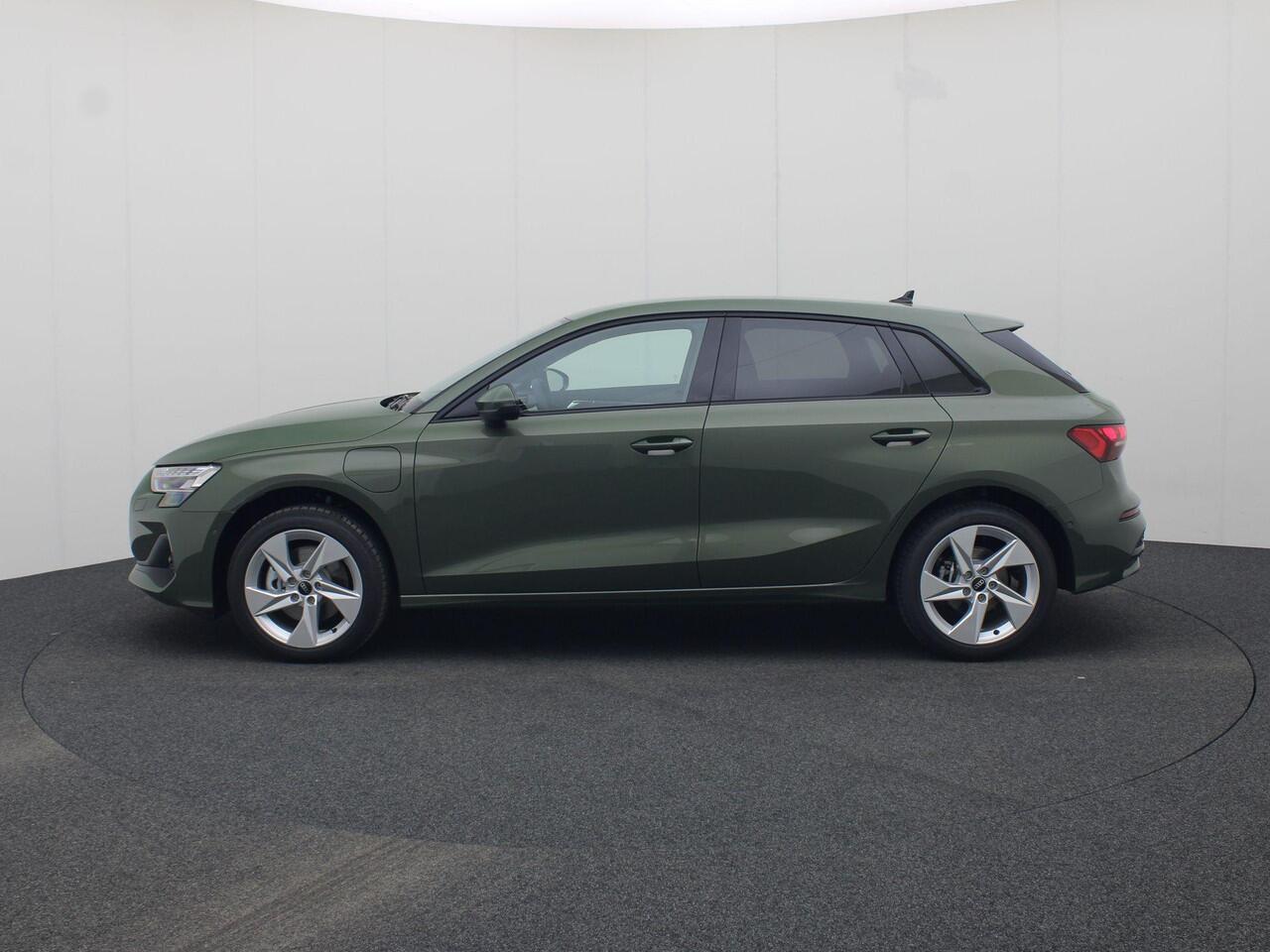Audi A3 SPORTBACK 40 TFSI e Advanced edition 204 PK · Assist. pakket Driving+Parking plus · Optiekpakket zwart plus · Privacy glas