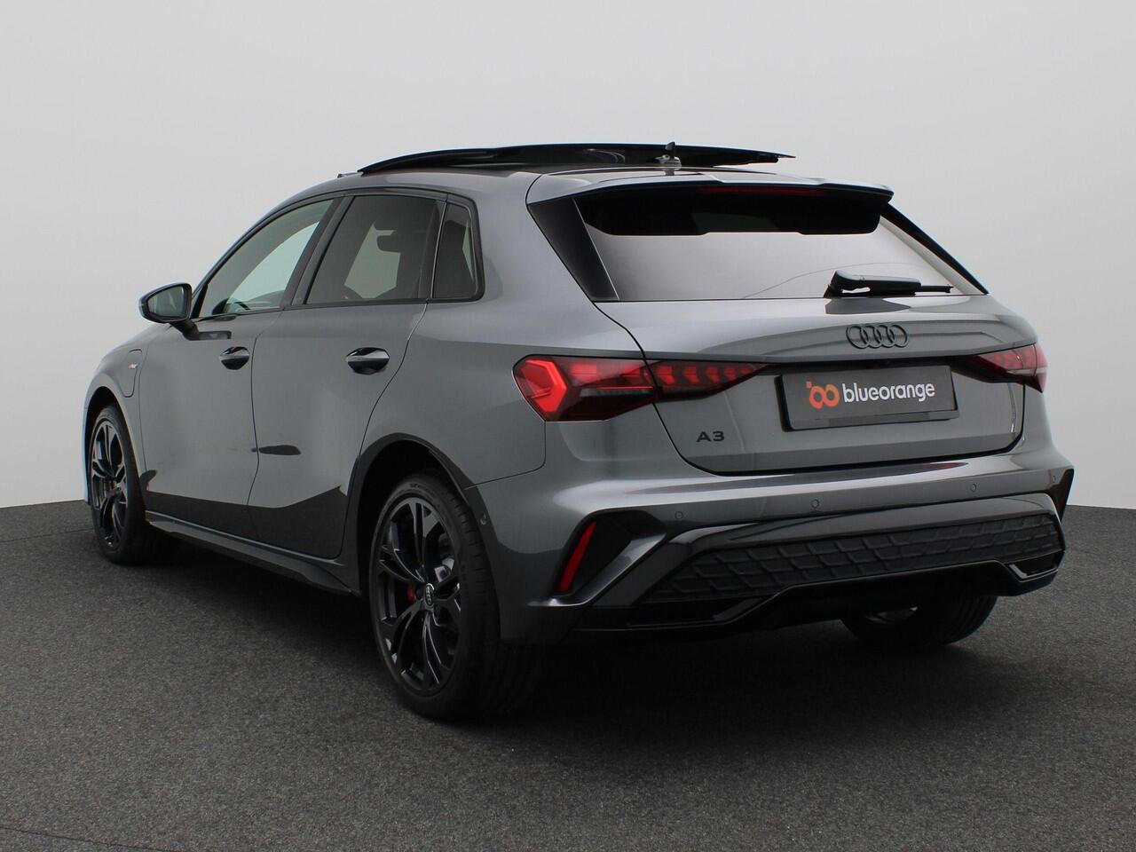 Audi A3 SPORTBACK 45 TFSI e S edition Competition 272PK S-Tronic Pano-Schuifdak, Leder, Led matrix, memorystoel, adaptive cruise, keyless, achteruitrijcamera, stoelverwarming voor, 18" lichtmetaal