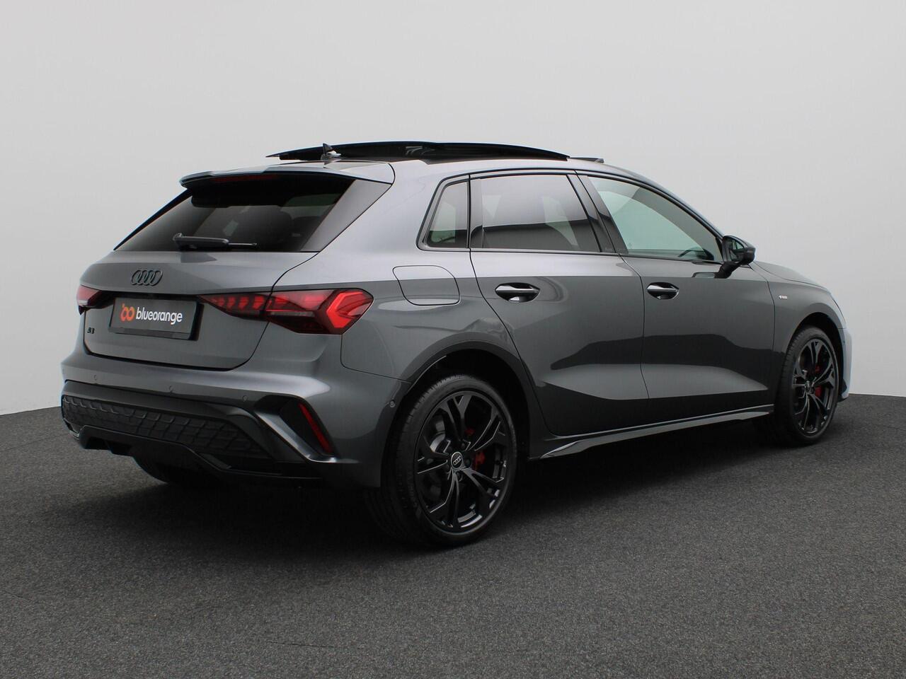 Audi A3 SPORTBACK 45 TFSI e S edition Competition 272PK S-Tronic Pano-Schuifdak, Leder, Led matrix, memorystoel, adaptive cruise, keyless, achteruitrijcamera, stoelverwarming voor, 18" lichtmetaal