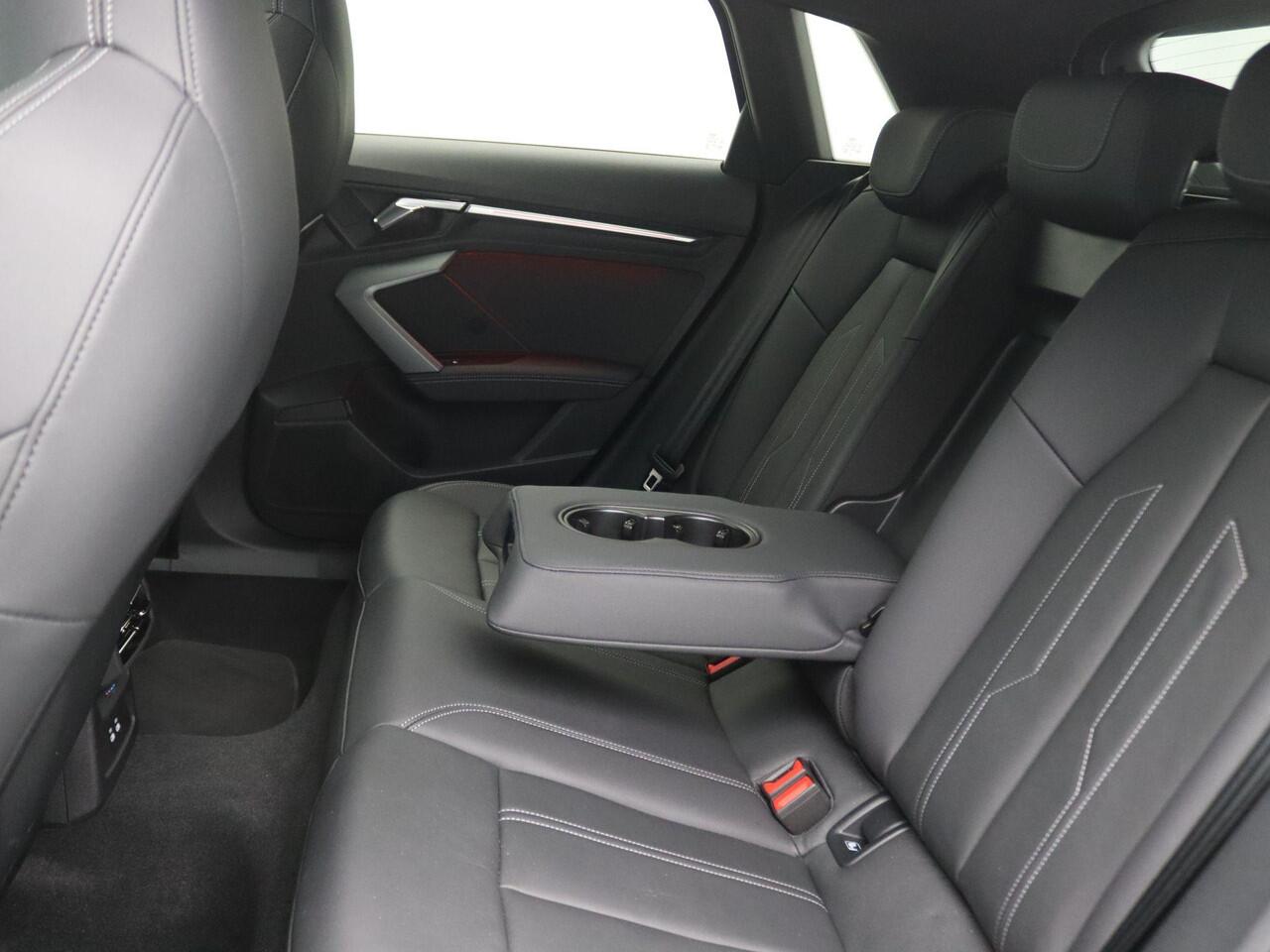 Audi A3 SPORTBACK 45 TFSI e S edition Competition 272PK S-Tronic Pano-Schuifdak, Leder, Led matrix, memorystoel, adaptive cruise, keyless, achteruitrijcamera, stoelverwarming voor, 18" lichtmetaal