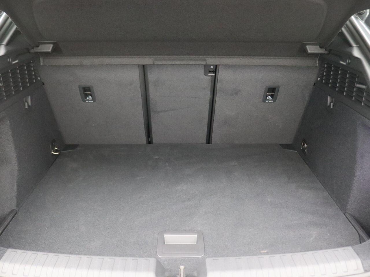 Audi A3 SPORTBACK 45 TFSI e S edition Competition 272PK S-Tronic Pano-Schuifdak, Leder, Led matrix, memorystoel, adaptive cruise, keyless, achteruitrijcamera, stoelverwarming voor, 18" lichtmetaal