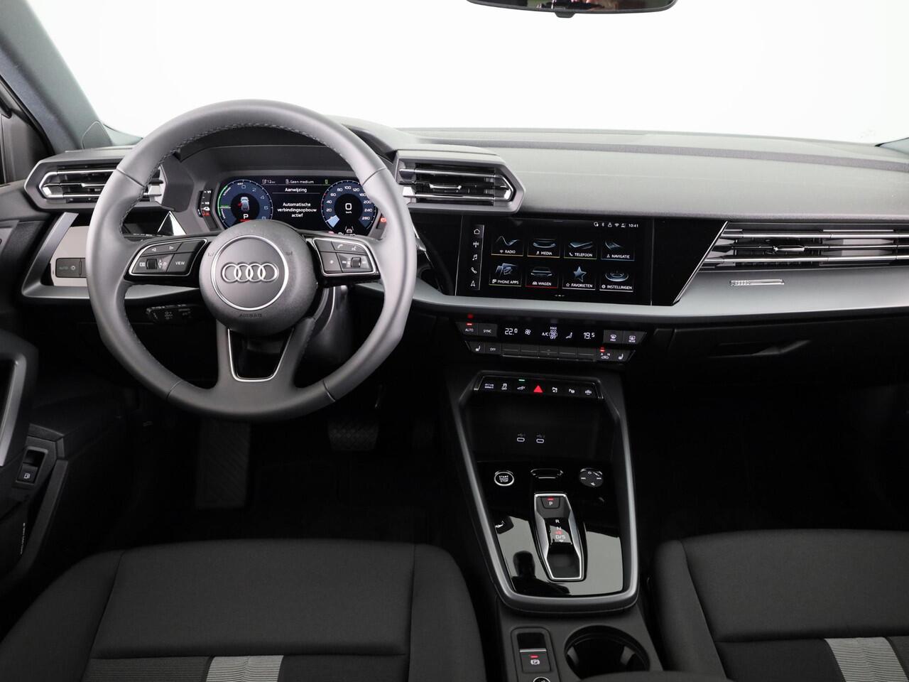 Audi A3 SPORTBACK 40 TFSI e Pro Line 204pk | 18 inch Lichtmetalen velgen | Parkeercamera| Navigatie via App | Stoelverwarming