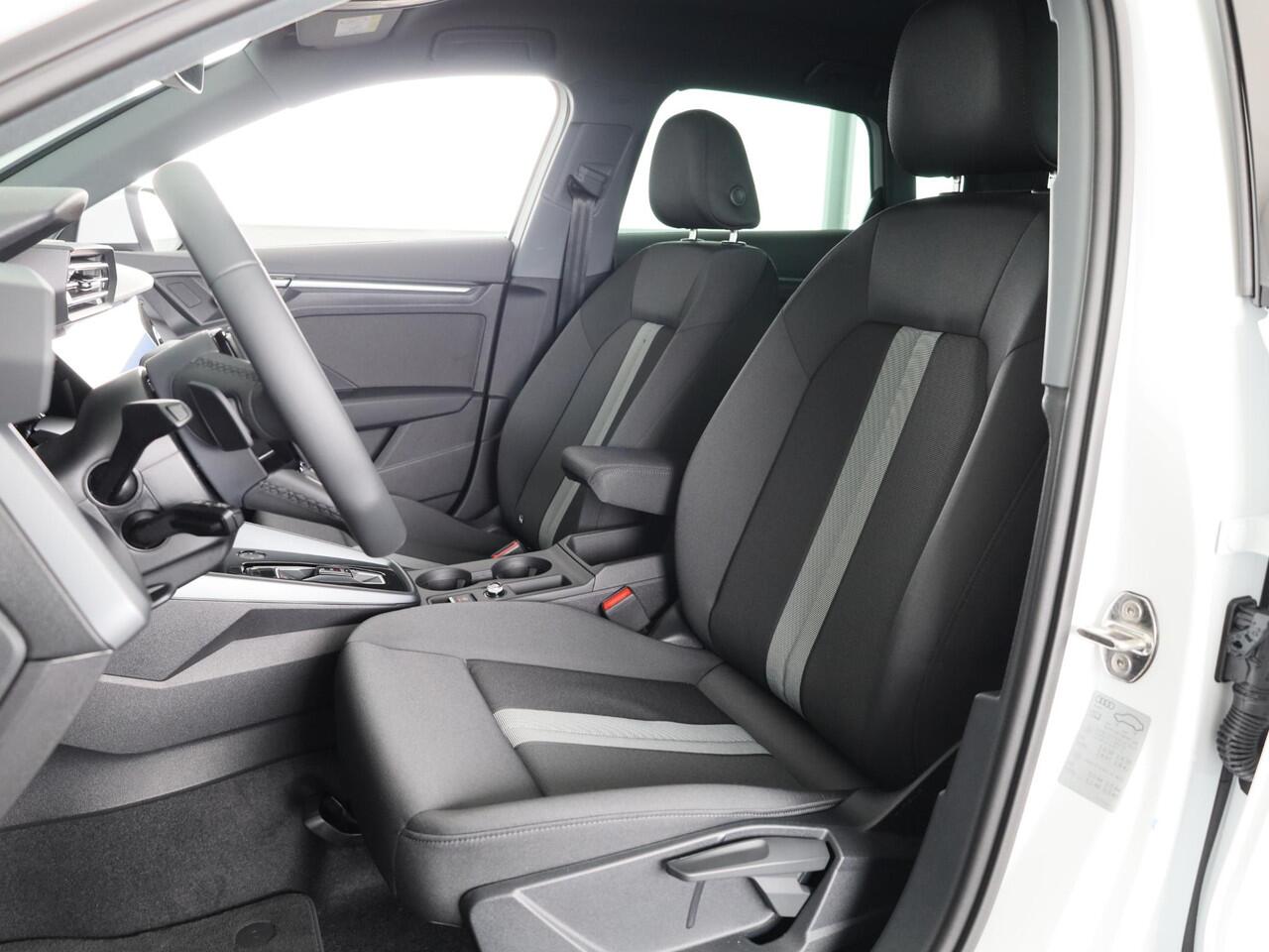 Audi A3 SPORTBACK 40 TFSI e Pro Line 204pk | 18 inch Lichtmetalen velgen | Parkeercamera| Navigatie via App | Stoelverwarming