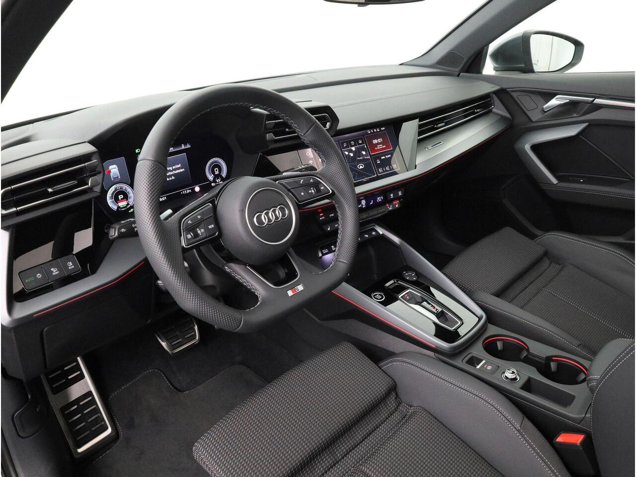 Audi A3 SPORTBACK S edition 40 TFSI e 204 pk | Glazen panoramadak | Assis.pak driving+parking plus | Warmtewerend glas donker tint