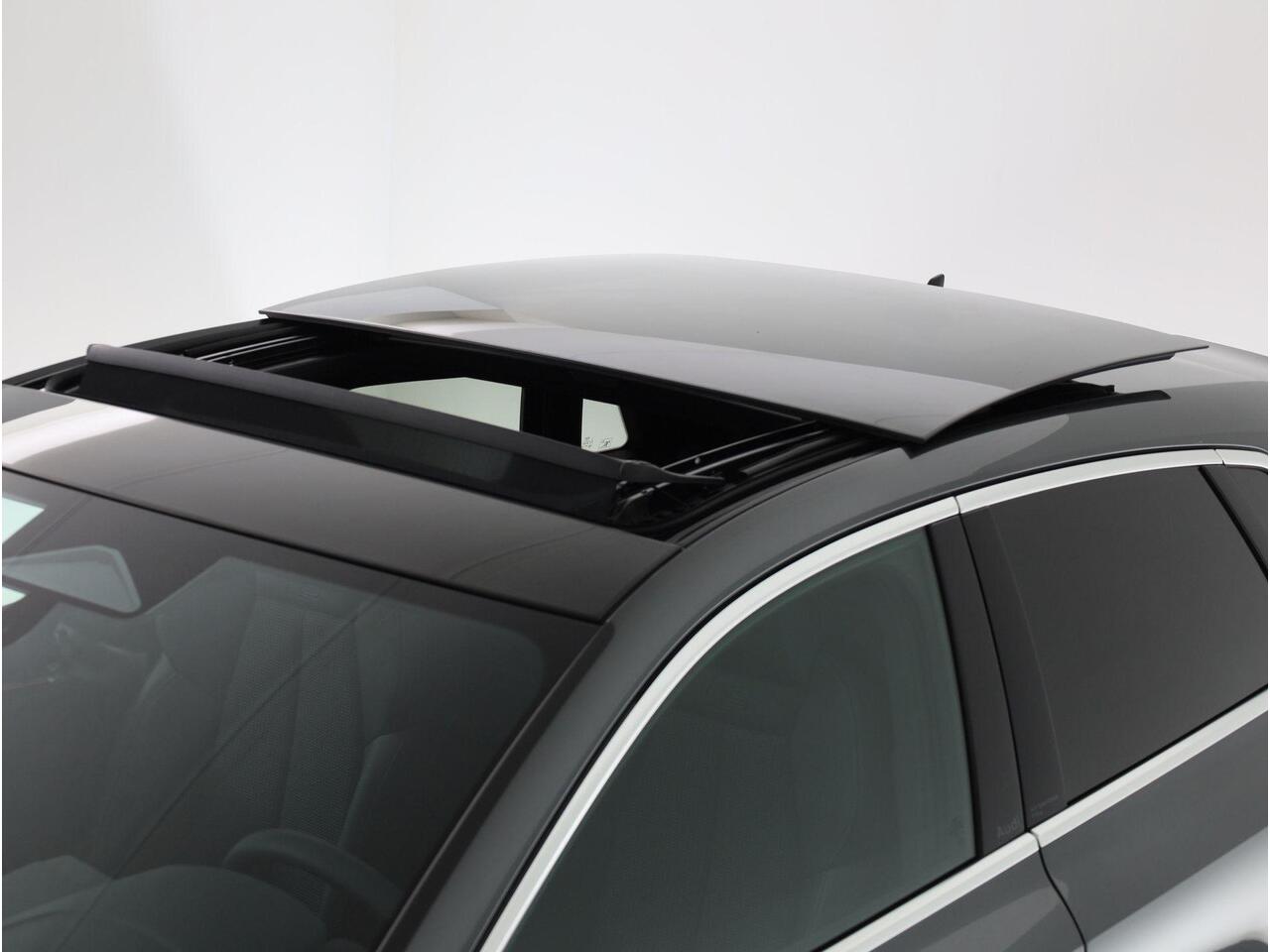 Audi A3 SPORTBACK S edition 40 TFSI e 204 pk | Glazen panoramadak | Assis.pak driving+parking plus | Warmtewerend glas donker tint