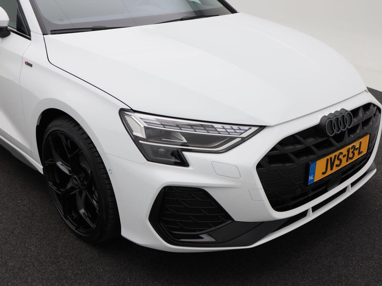 Audi A3 SPORTBACK 30 TFSI S edition | Privacy glas | 19 inch velgen | Sonos 3d | Led voor + dynamisch led achter |