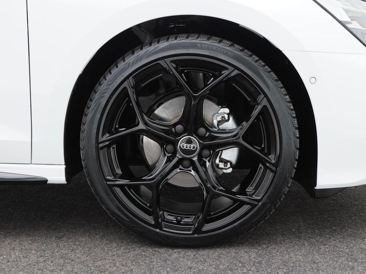 Audi A3 SPORTBACK 30 TFSI S edition | Privacy glas | 19 inch velgen | Sonos 3d | Led voor + dynamisch led achter |