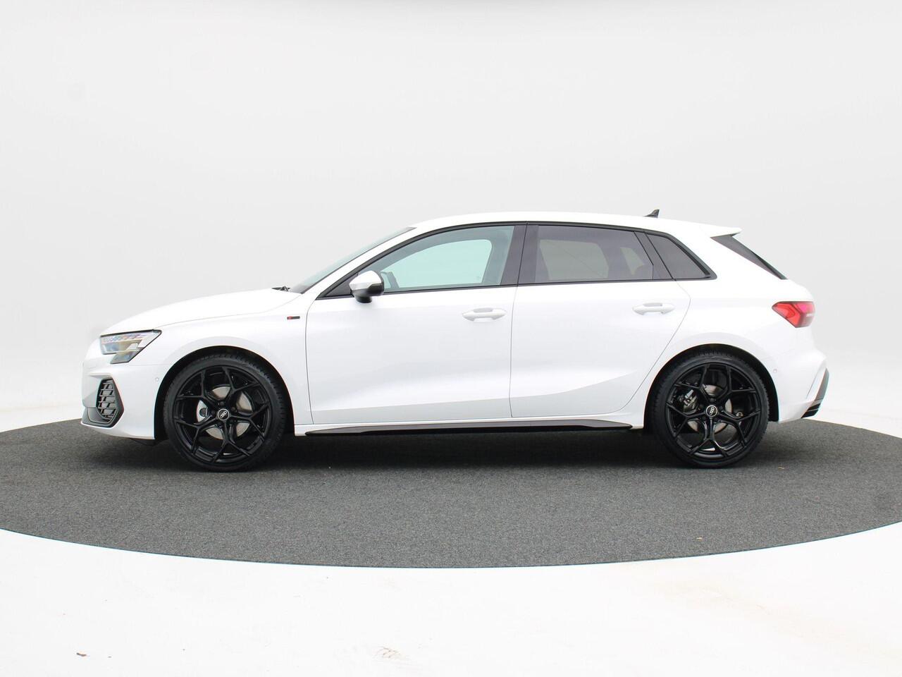 Audi A3 SPORTBACK 30 TFSI S edition | Privacy glas | 19 inch velgen | Sonos 3d | Led voor + dynamisch led achter |
