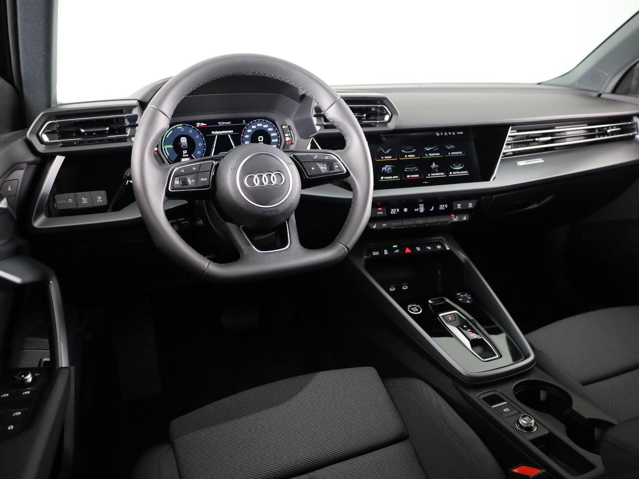 Audi A3 SPORTBACK 40 TFSI e Pro Line 204pk | Parkeercamera | Stoelverwarming | Adaptieve cruise controle | Sportstoelen