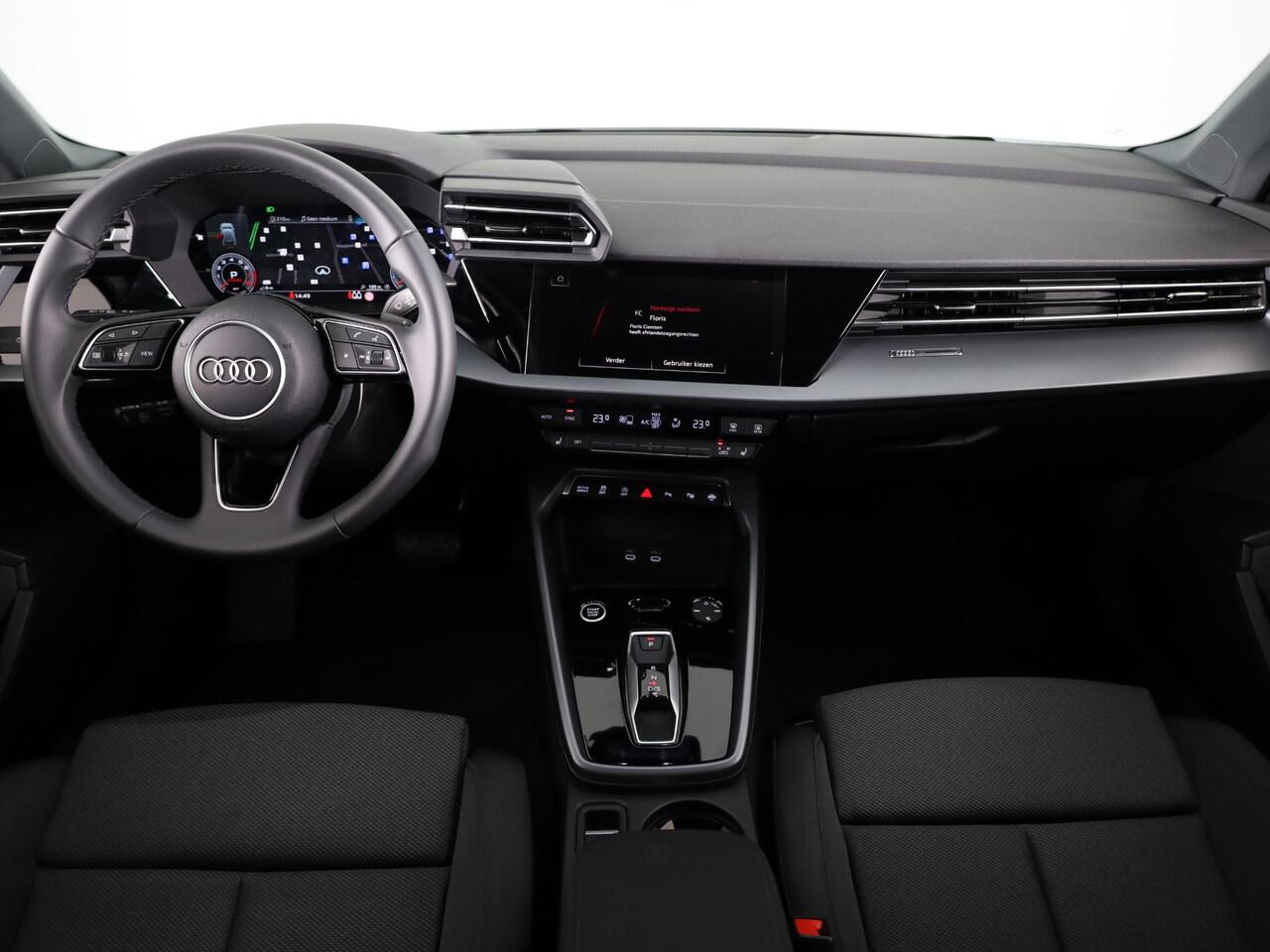 Audi A3 SPORTBACK 30 TFSI Advanced edition 115pk S-tronic | Navigatie via App | 19 inch Lichtmetalen velgen | Stoelverwarming | Parkeersensoren voor en achter