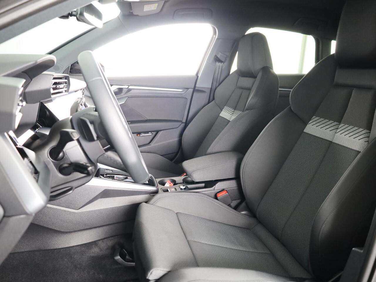 Audi A3 SPORTBACK 30 TFSI Advanced edition 115pk S-tronic | Navigatie via App | 19 inch Lichtmetalen velgen | Stoelverwarming | Parkeersensoren voor en achter