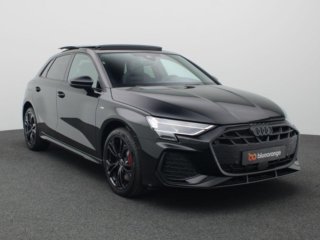 Audi A3 SPORTBACK 45 TFSI e S edition Competition 272PK S-Tronic S-Line, Pano-Schuifdak, Memorystoel, Achteruitrijcamera, Matrix LED-verlichting, Leder, Elektr. Achterklep, Keyless, 18" LM Velgen