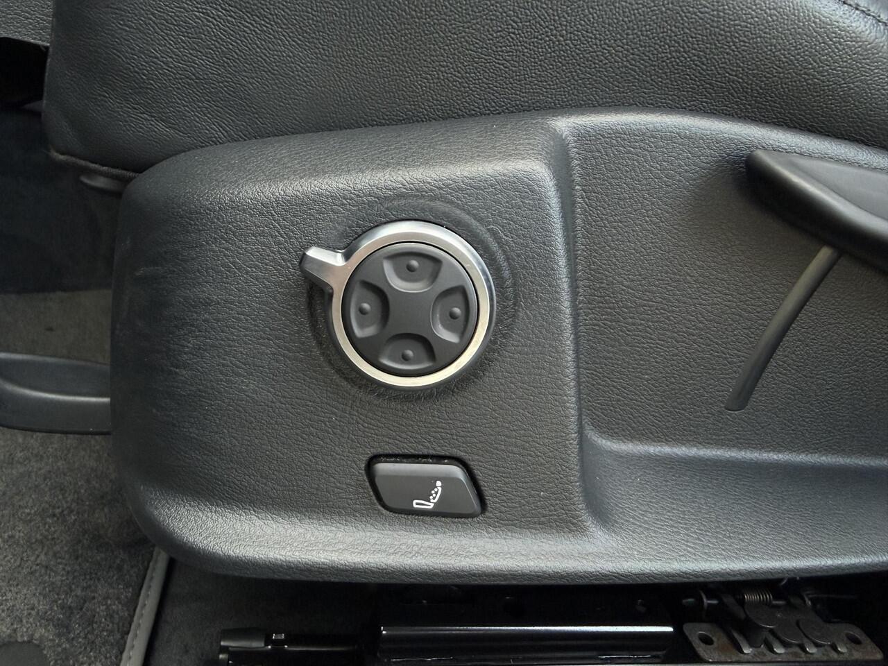 Audi A4 Avant 2.0 TFSI MHEV Sport S line edition 190PK ?B&O Sound ?Massagestoel Half Leder ?Full LED ?Navigatie ?Drive Select ?Bluetooth Telefoon & Media ?Climate ?Cruise ?Parkeersensoren ?Lichtmetaal 18" ?Trekhaak