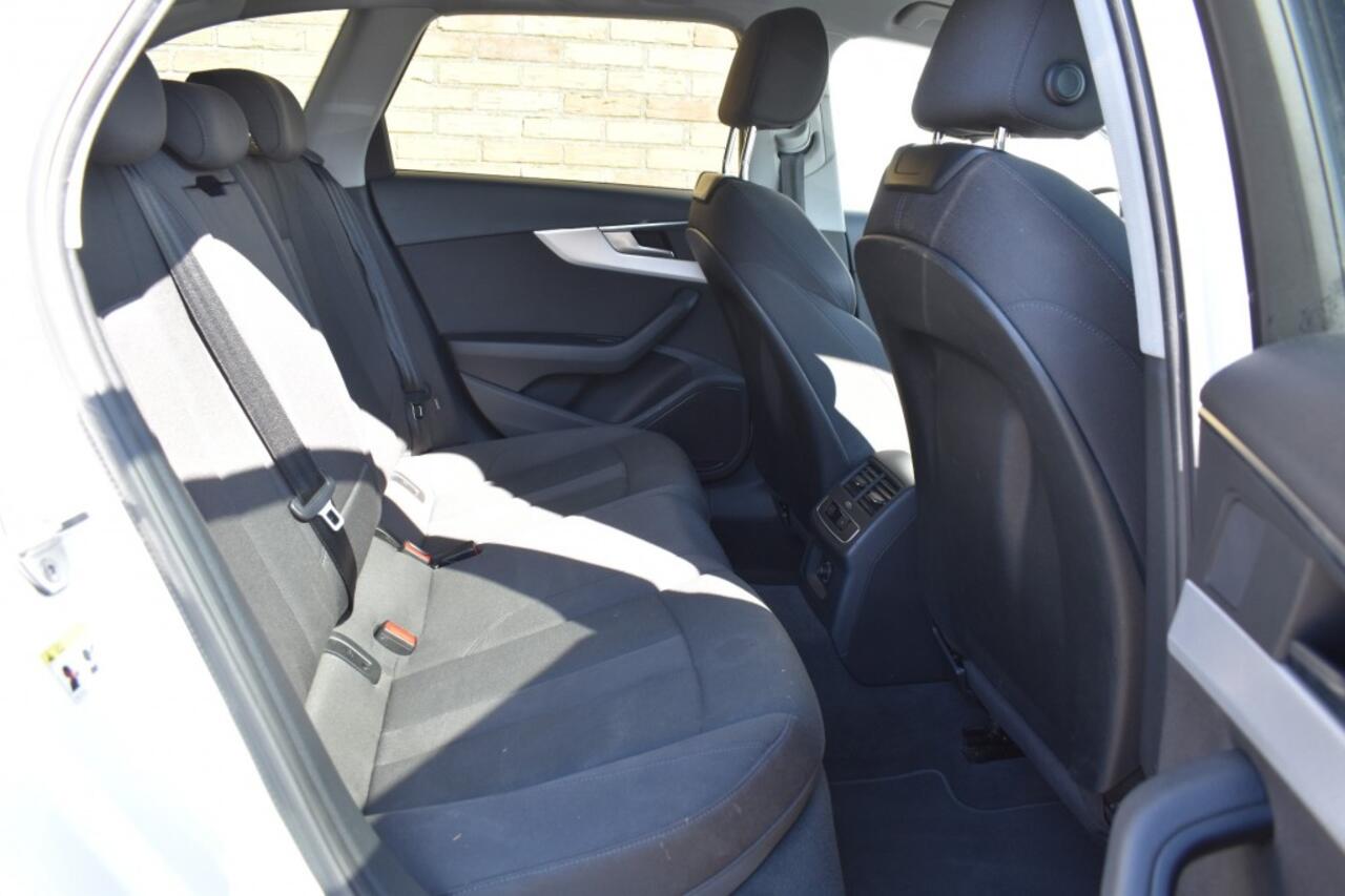 Audi A4 35 TFSI S-LINE, Xenon, Navi, AUT