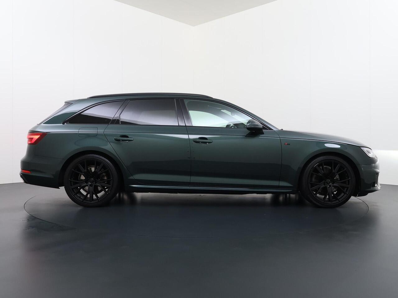 Audi A4 Avant 35 TFSI Sport S line black edition UNIEKE KLEUR| ELEK. TREKHAAK| ELEK. KLEP| S-LINE BINNEN- BUITEN | RIJKLAAR INCL. 12 MND BOVAG GARANTIE