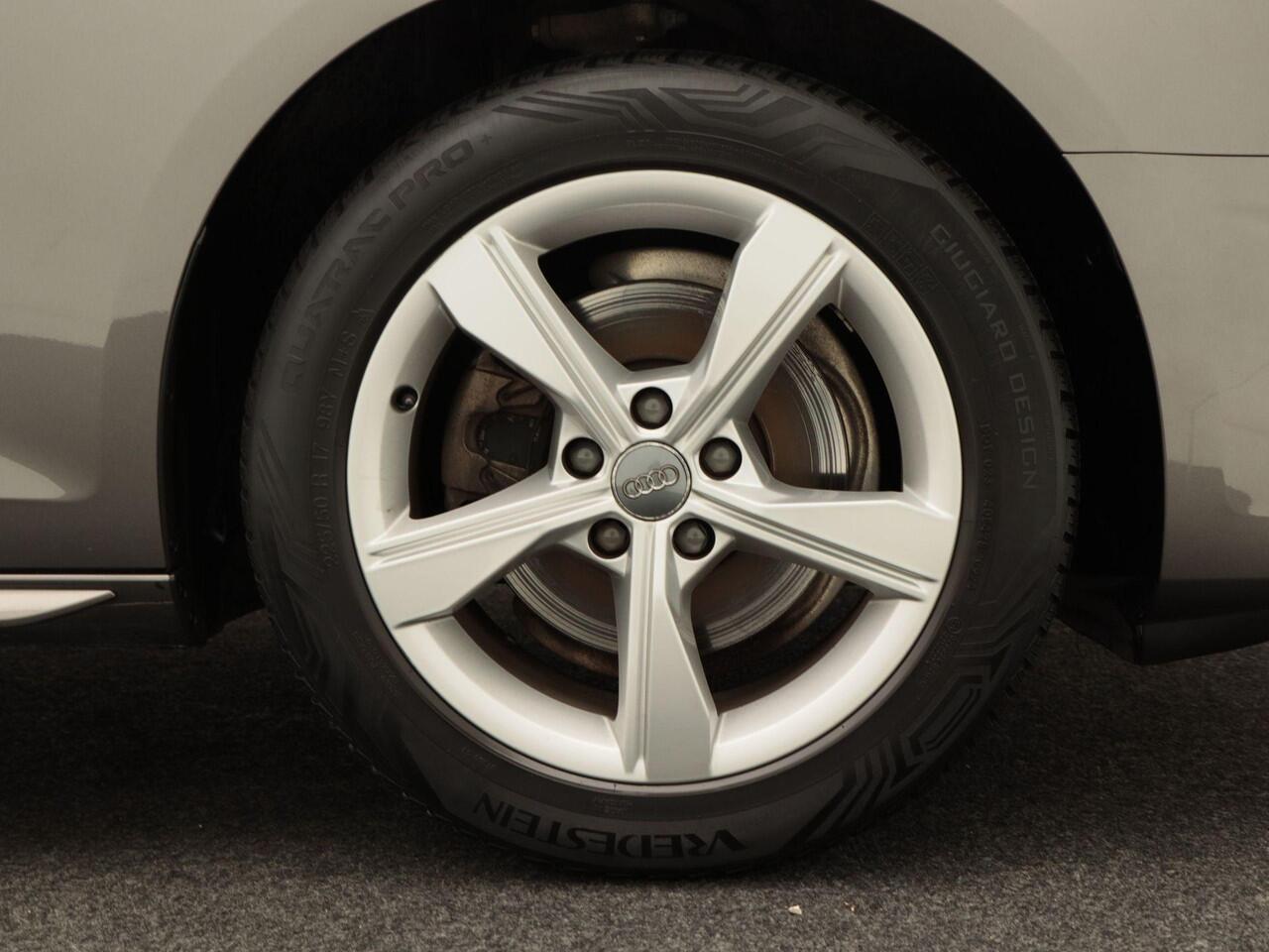 Audi A4 Limousine 35 TFSi 150 Pk Automaat Launch edition Business | Cruise Control | Parkeersensoren | Digitaal Dashboard | CarPlay | LED | Trekhaak | Navigatiesysteem | 17 Inch | 70.755 Km!