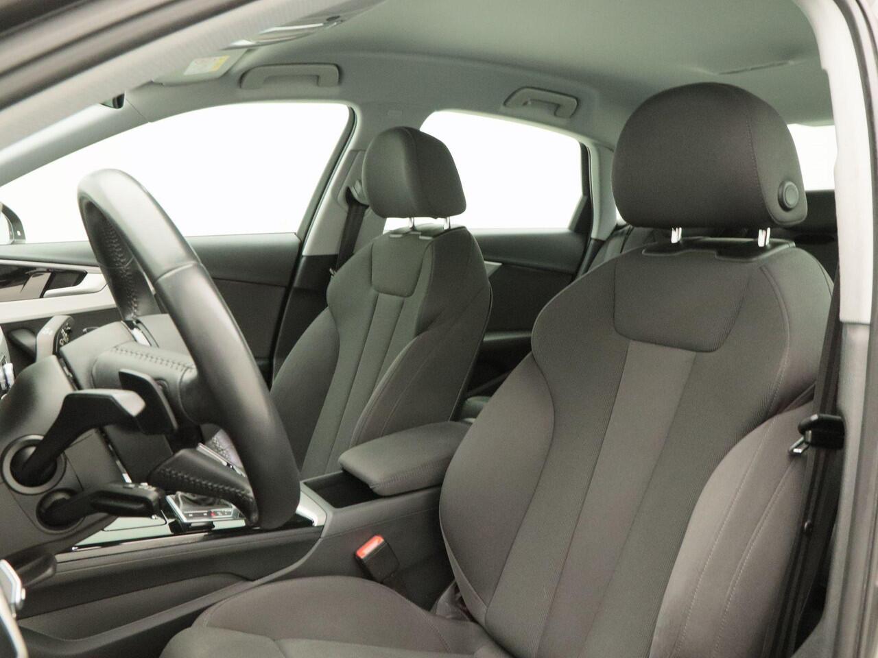 Audi A4 Limousine 35 TFSi 150 Pk Automaat Launch edition Business | Cruise Control | Parkeersensoren | Digitaal Dashboard | CarPlay | LED | Trekhaak | Navigatiesysteem | 17 Inch | 70.755 Km!