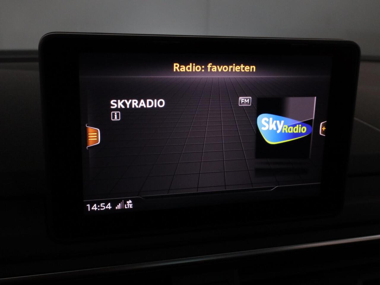 Audi A4 Avant 35 TFSI Sport Lease Edition 150pk | Navigatie | 17 inch Lichtmetalen velgen | Climatronic | Sportstoelen | Parkeersensoren achter