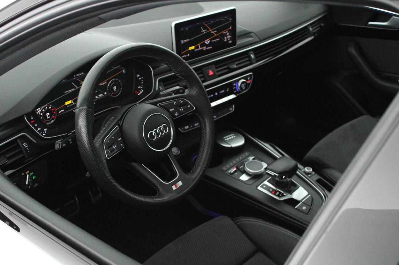 Audi A4 Avant 40 TFSI 190pk Sport S line black edition Trekhaak 360Camera Panoramadak Stoelverwarming Keyless Virtual Cockpit Navigatie