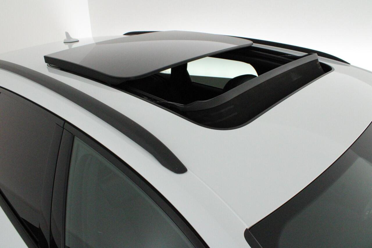 Audi A4 Avant 40 TFSI 190pk Sport S line black edition Trekhaak 360Camera Panoramadak Stoelverwarming Keyless Virtual Cockpit Navigatie