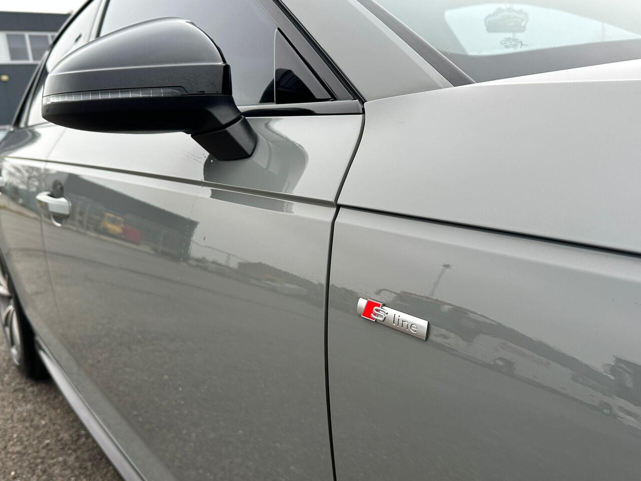 Audi A4 Limousine 1.4 TFSI Sport S line black edition