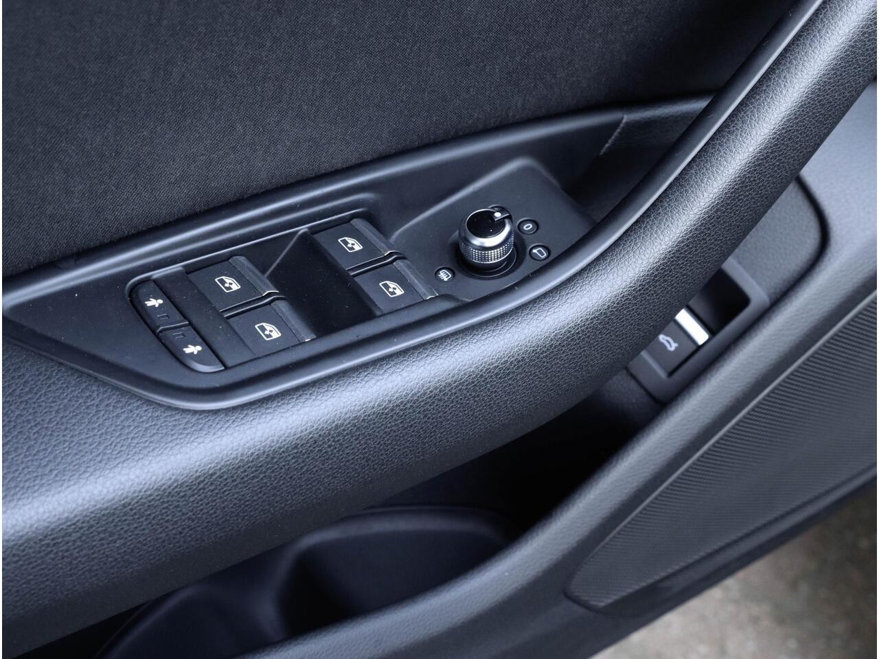 Audi A4 Avant 35 TFSI Sport Edition 150pk | Clima | Trekhaak | Elek Achterklep