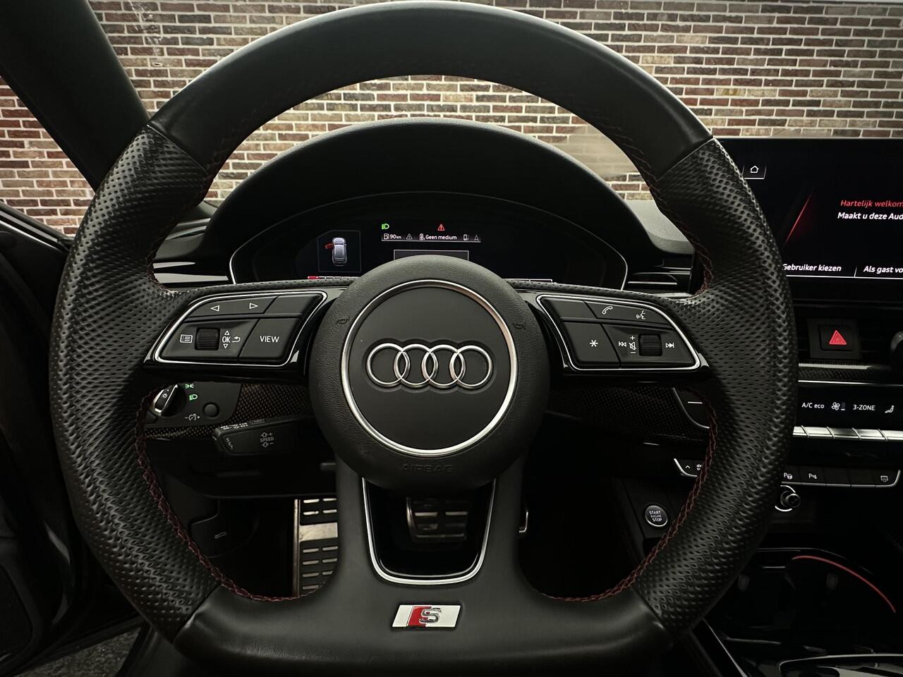 Audi A4 Avant 45 TFSI quattro S-line Dak Kuipstoelen Camera Led Virtual