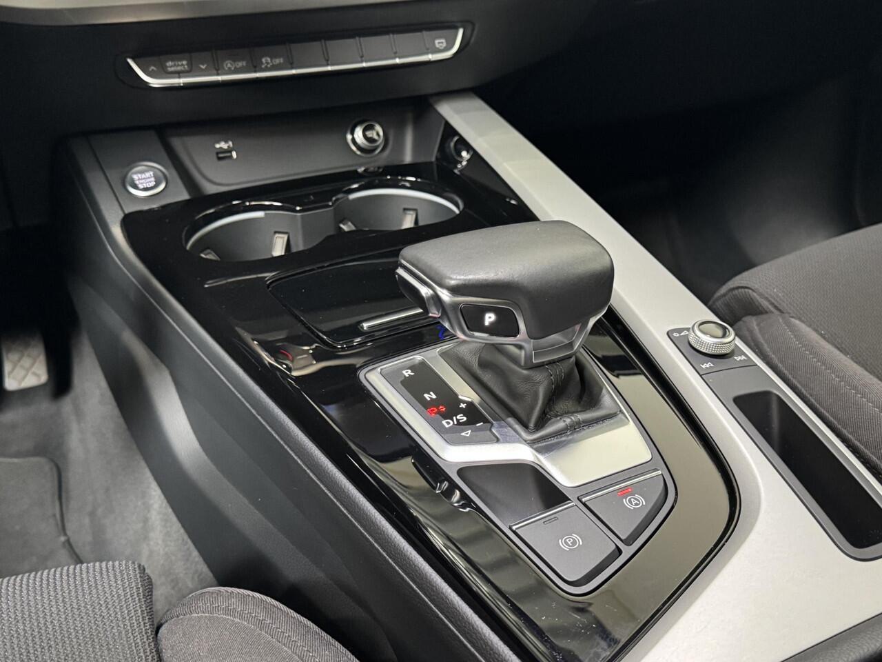 Audi A4 Limousine 35 TFSI Launch edition Business Automaat Navigatie Climate Control Trekhaak