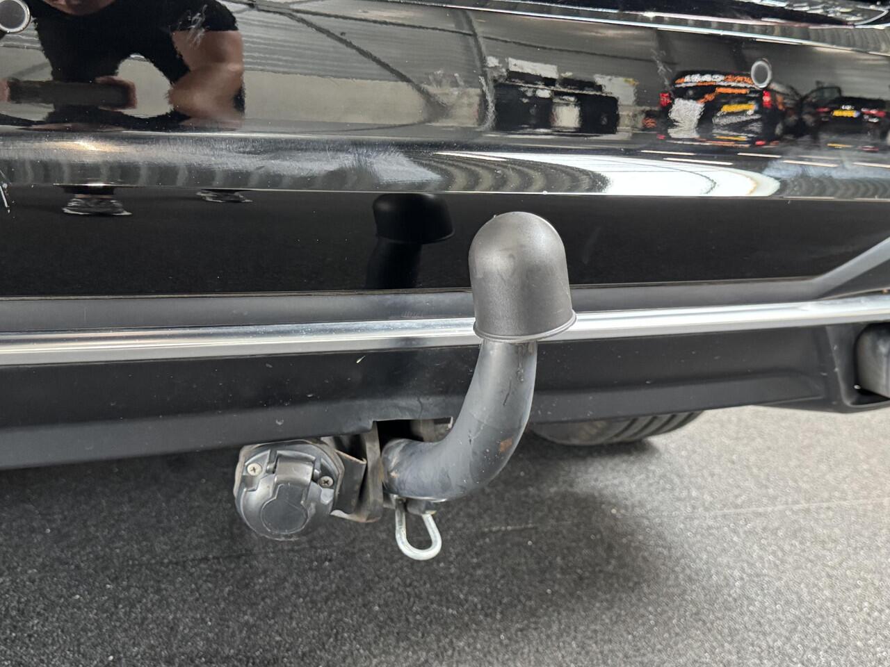 Audi A4 Limousine 35 TFSI Launch edition Business Automaat Navigatie Climate Control Trekhaak