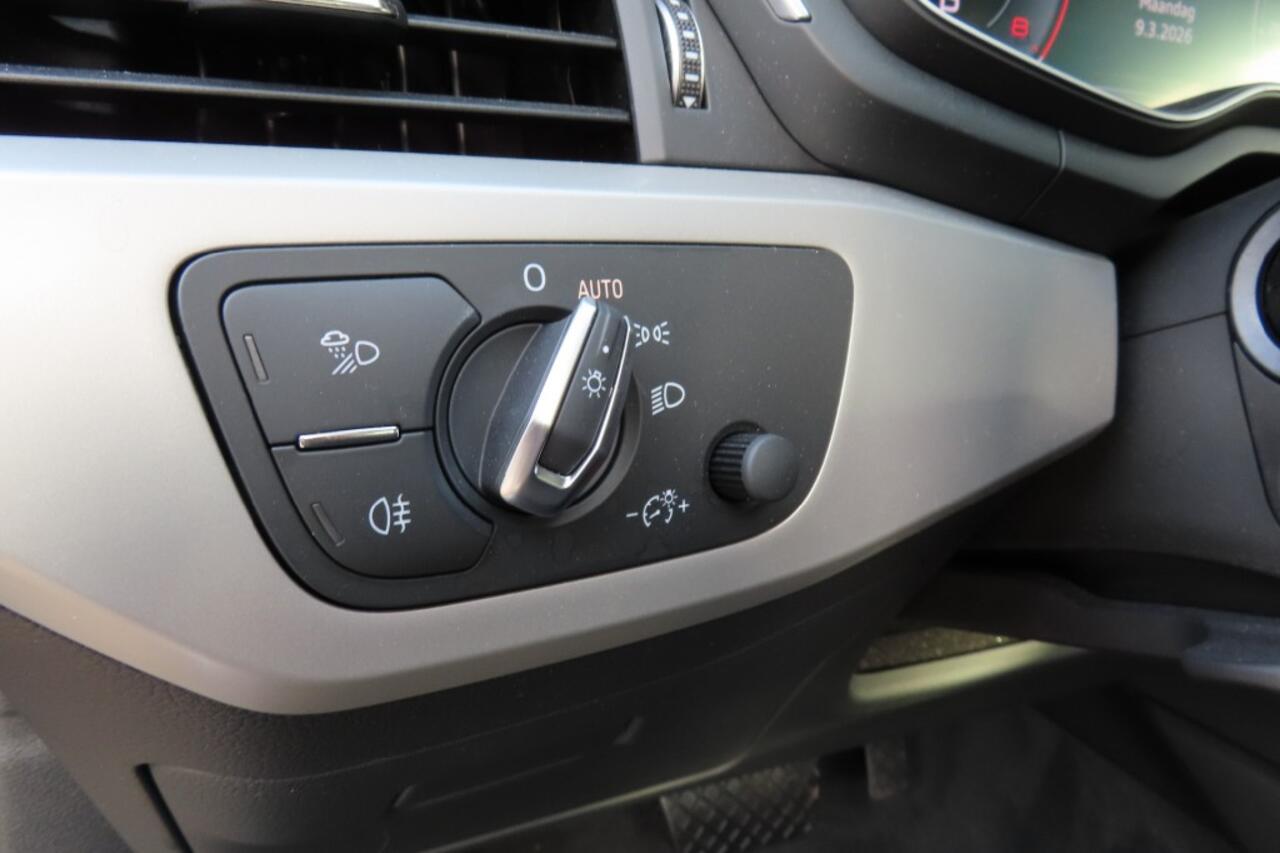 Audi A4 A4 Avant 35 TFSI Launch edition Business DSG CarPlay NAVI