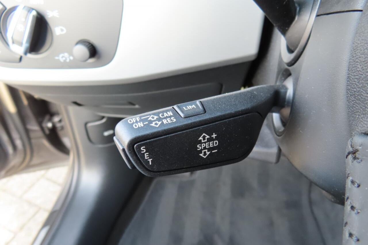 Audi A4 A4 Avant 35 TFSI Launch edition Business DSG CarPlay NAVI