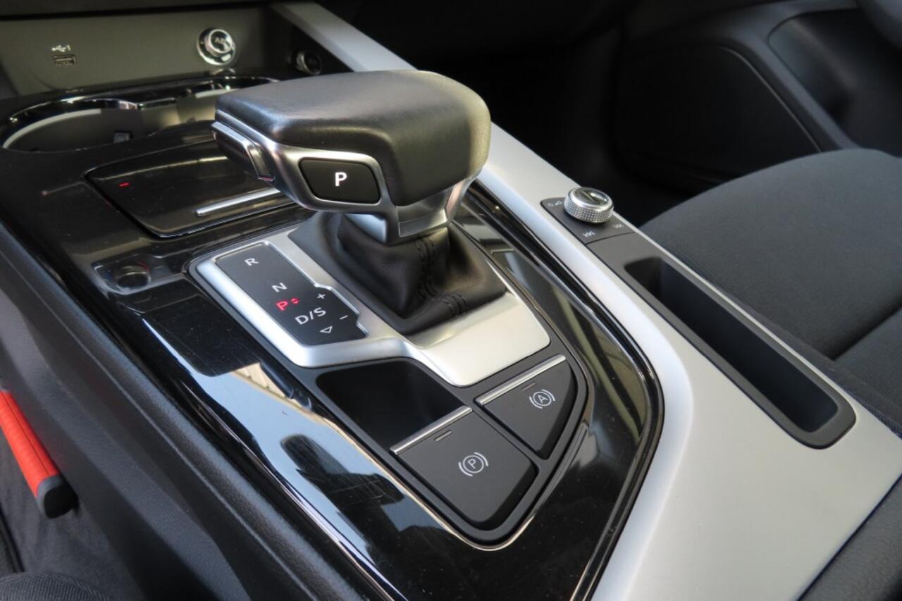 Audi A4 A4 Avant 35 TFSI Launch edition Business DSG CarPlay NAVI