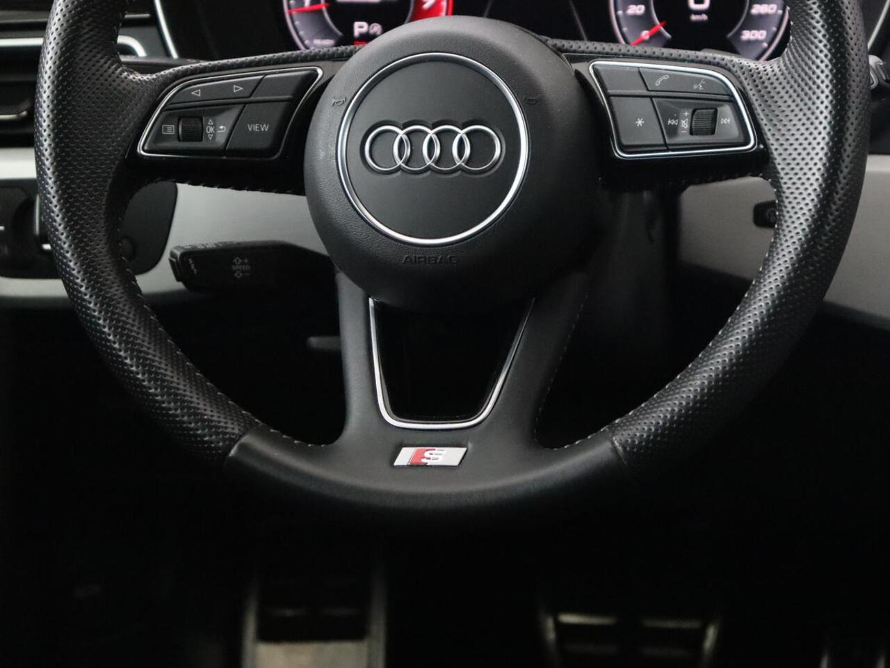 Audi A4 35 TFSI Launch edition Sport | Carplay | Sportstoelen | Full LED | Half leder | Virtual Cockpit | Parkeerhulp | Navigatie | Climate control | Bluetooth | Cruise control | S Line