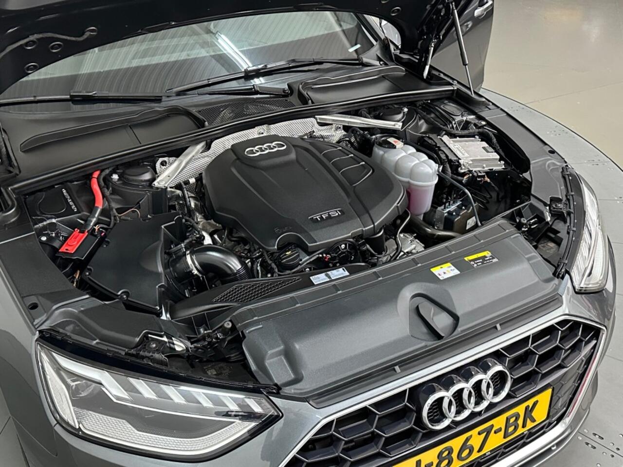 Audi A4 35 TFSI LAUNCH EDITION SPORT PANORAMADAK