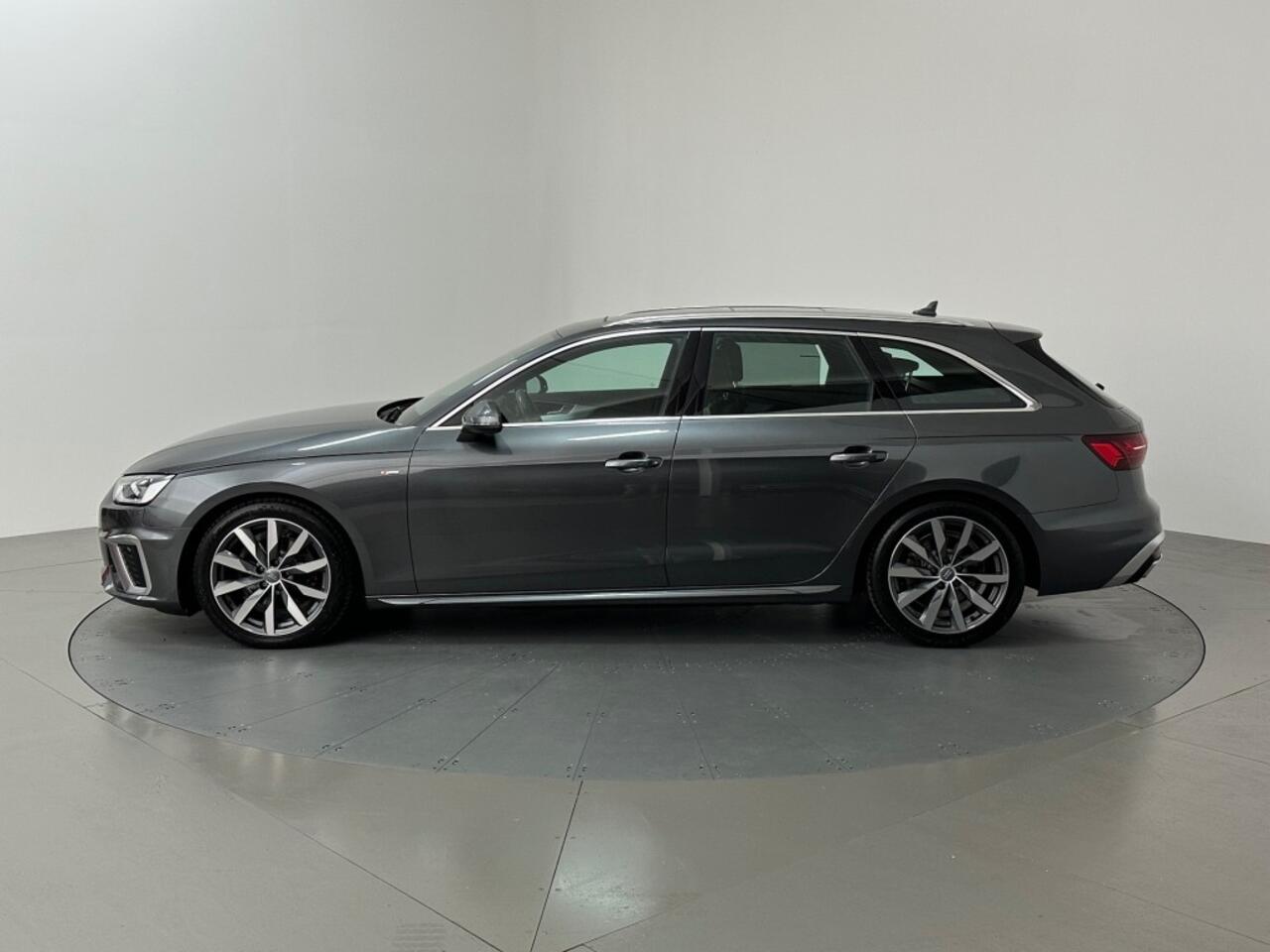 Audi A4 35 TFSI LAUNCH EDITION SPORT PANORAMADAK