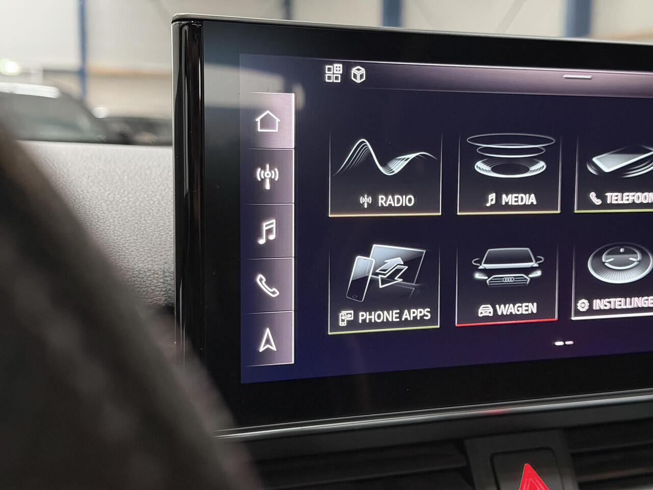 Audi A4 Avant 35 TFSI S edition - PANORAMADAK - STOELVERWARMING - TREKHAAK - LED - CARPLAY - AUTOMAAT - ZWART OPTIEK