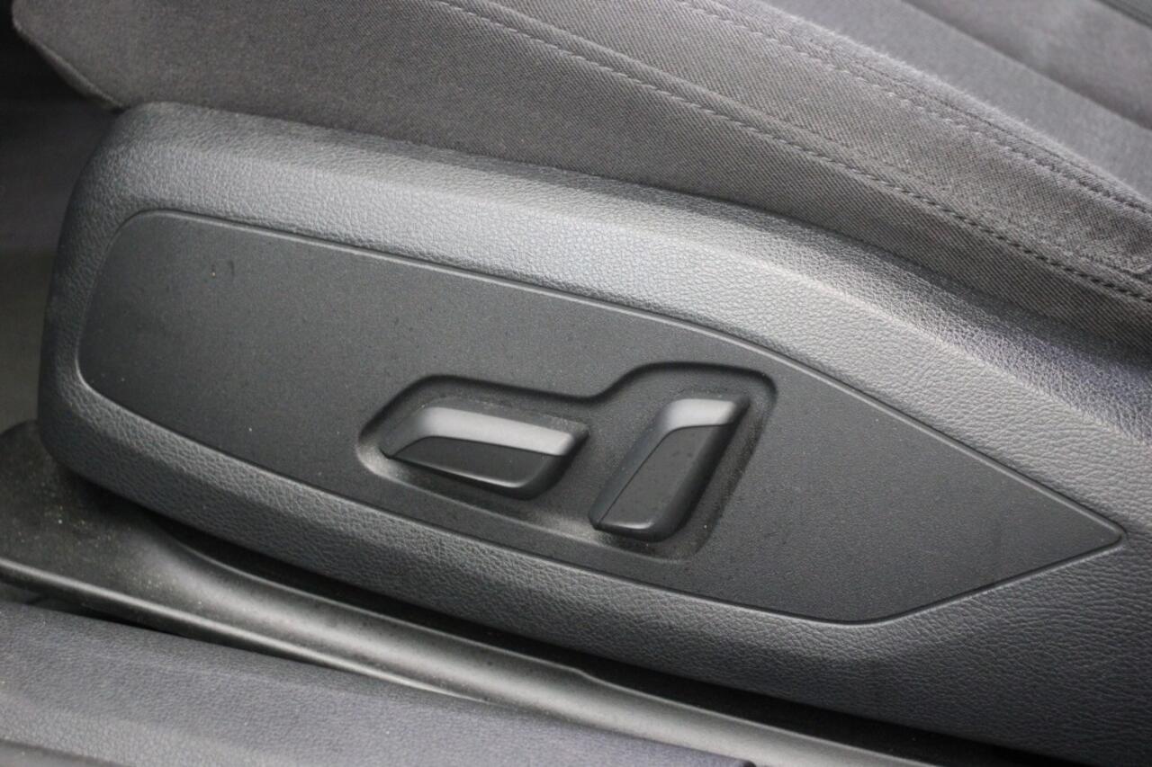 Audi A4 Limousine 35 TDI Launch Business Automaat - Carplay, Digitaal Cockpit, Stoelverw.