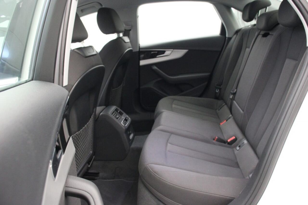 Audi A4 Limousine 35 TDI Launch Business Automaat - Carplay, Digitaal Cockpit, Stoelverw.