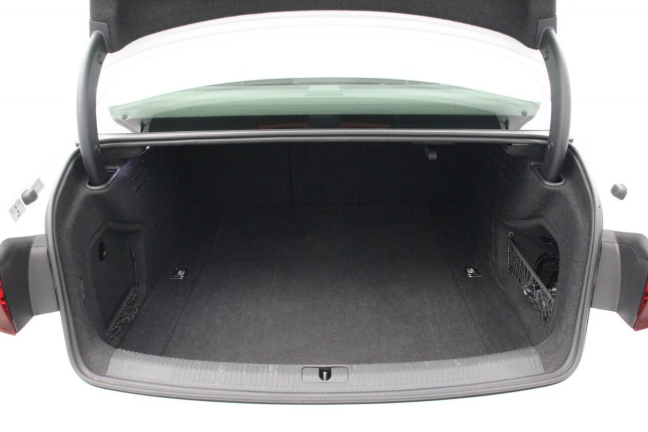 Audi A4 Limousine 35 TDI Launch Business Automaat - Carplay, Digitaal Cockpit, Stoelverw.