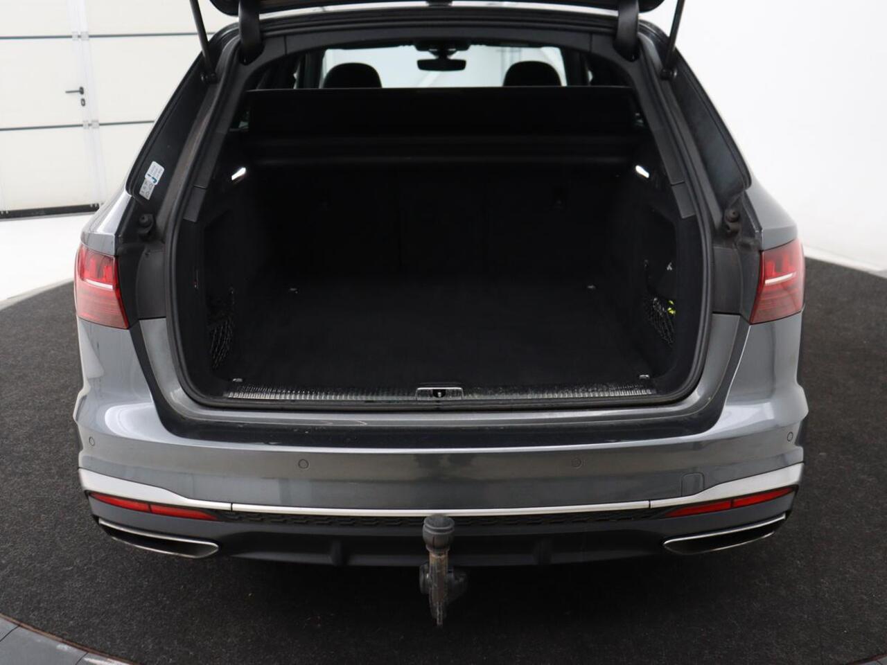 Audi A4 40 TFSI Launch edition Sport | Panoramadak | Trekhaak | Sportstoelen | DAB | Carplay | Virtual Cockpit | Half leder | Full LED | Navigatie | Parkeerhulp | Sportstuur | S Line