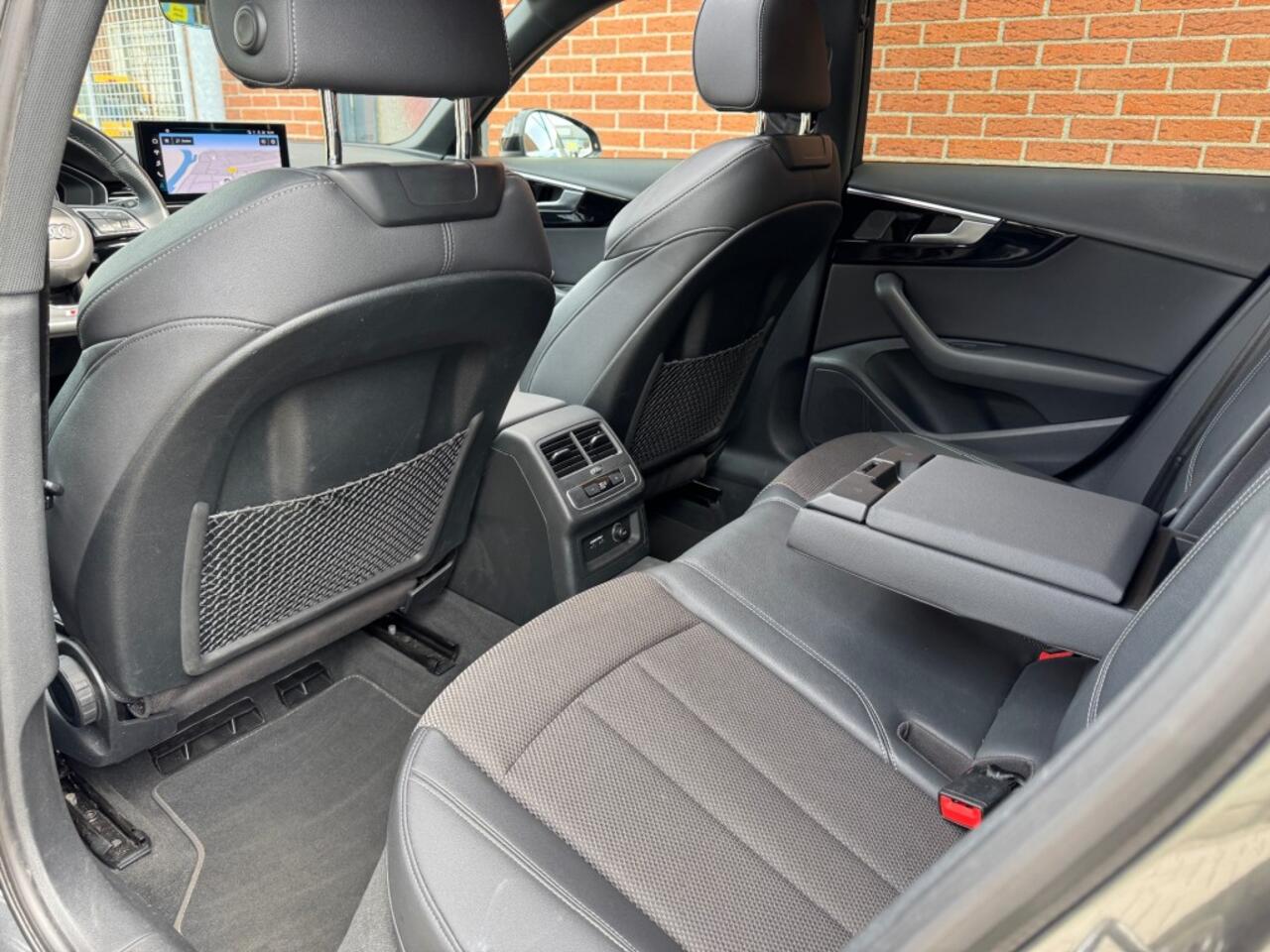 Audi A4 40 TFSI QUATTRO S EDITION COMPETITION Panodak trekhaak