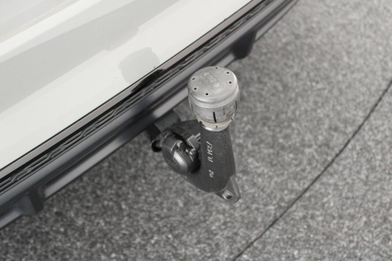 Audi A4 Avant 35 TFSI 150pk 2x S-Line Trekhaak Massage Sportstoelen Panoramadak Navigatie