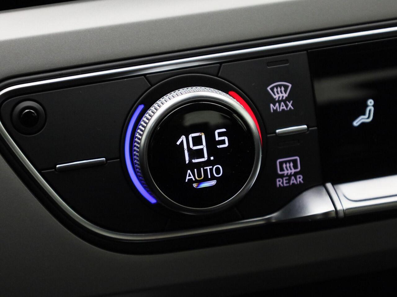 Audi A4 Limousine 35 TFSI/150PK Business Edition · Apple/Android Car Play · Navigatie · Parkeersensoren