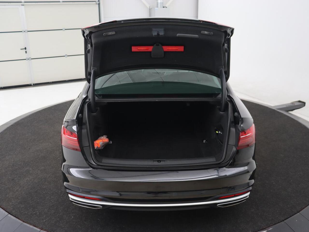 Audi A4 35 TFSI Business Edition | Stoelverwarming | Virtual Cockpit | Carplay | Full LED | DAB | Climate control | Parkeerhulp | Cruise control | Bluetooth