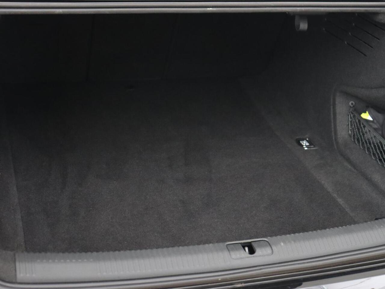 Audi A4 35 TFSI Business Edition | Stoelverwarming | Virtual Cockpit | Carplay | Full LED | DAB | Climate control | Parkeerhulp | Cruise control | Bluetooth