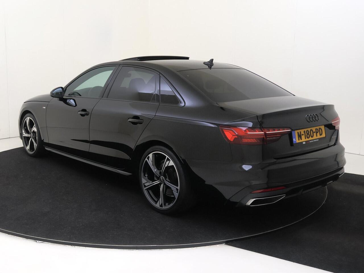 Audi A4 Limousine 40 TFSI quattro S edition Competition | Panoramadak | Bang & Olufsen | Lederen bekleding 'Valcona' | LED matrix verlichting | 3-zone airco | Audi virtual cockpit plus | CarPlay |