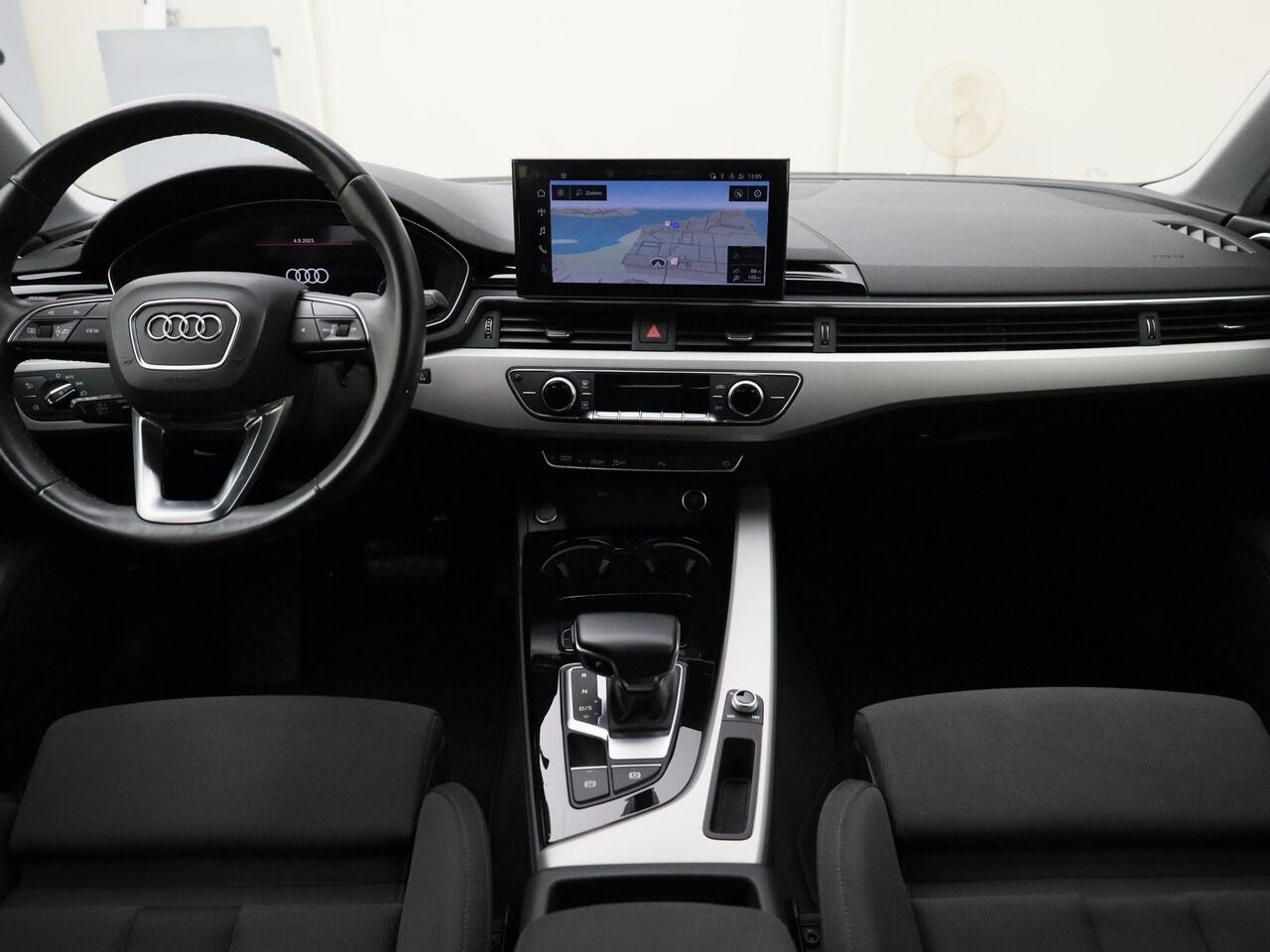 Audi A4 Limousine 35 TFSI/150PK Business Edition · Apple/Android Car Play · Navigatie · Parkeersensoren