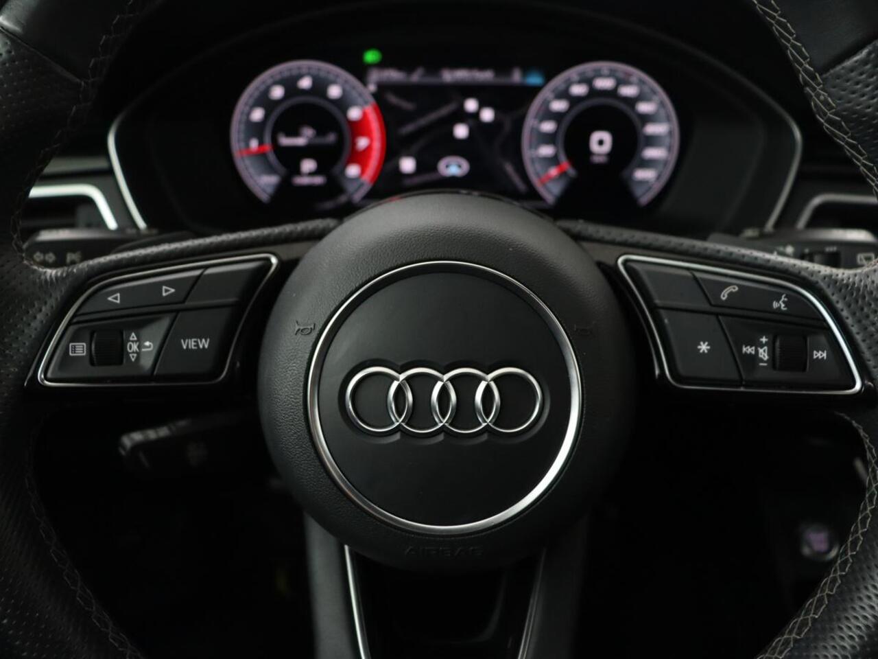 Audi A4 35 TFSI S edition Competition | Panoramadak | Stoelverwarming | Virtual Cockpit | Carplay | Half leder | Navigatie | Sportstoelen | Full LED | DAB | Climate control | Cruise control | S Line