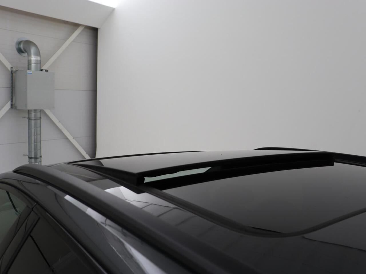 Audi A4 35 TFSI S edition Competition | Panoramadak | Stoelverwarming | Virtual Cockpit | Carplay | Half leder | Navigatie | Sportstoelen | Full LED | DAB | Climate control | Cruise control | S Line